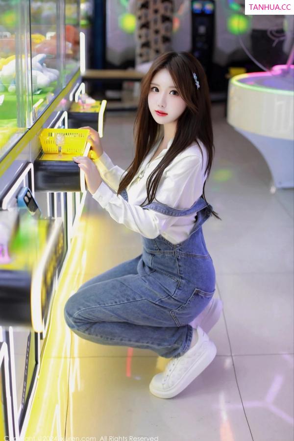   [XiuRen]高清写真图 2024.02.07 No.8087 小薯条nienie 美腿性感第2张图片